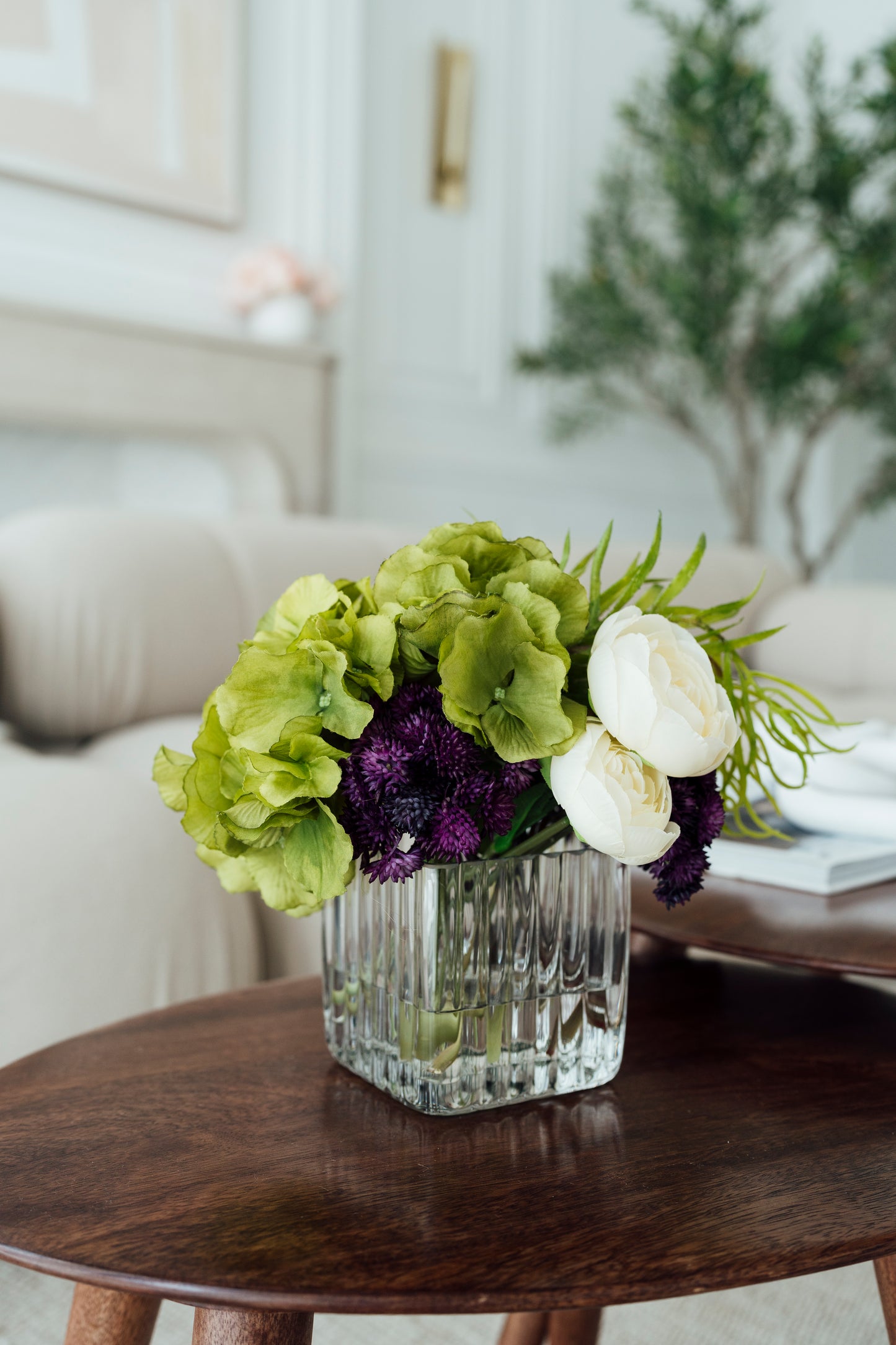 Sedum Mixed of Ranunculus and Hydrangea